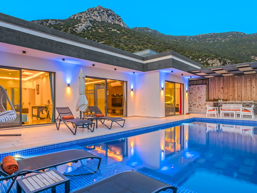  gece  -  Kasım
  | Kalkan Akbel’de Deniz Manzaralı, Jakuzili ve Saunalı Balayı Villası | 4 Kişilik Özel Tatil